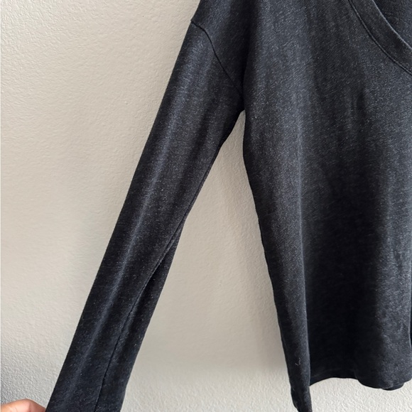 James Perse Vneck Black Long Sleeve Shirt Size 2 (Medium) - Picture 4 of 9